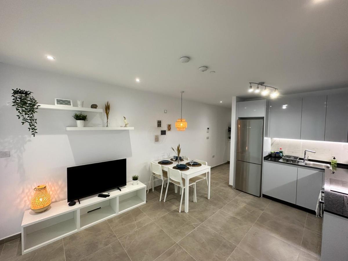 Brand New - Massive Studio - E1 - Self Catering Гибралтар Екстериор снимка