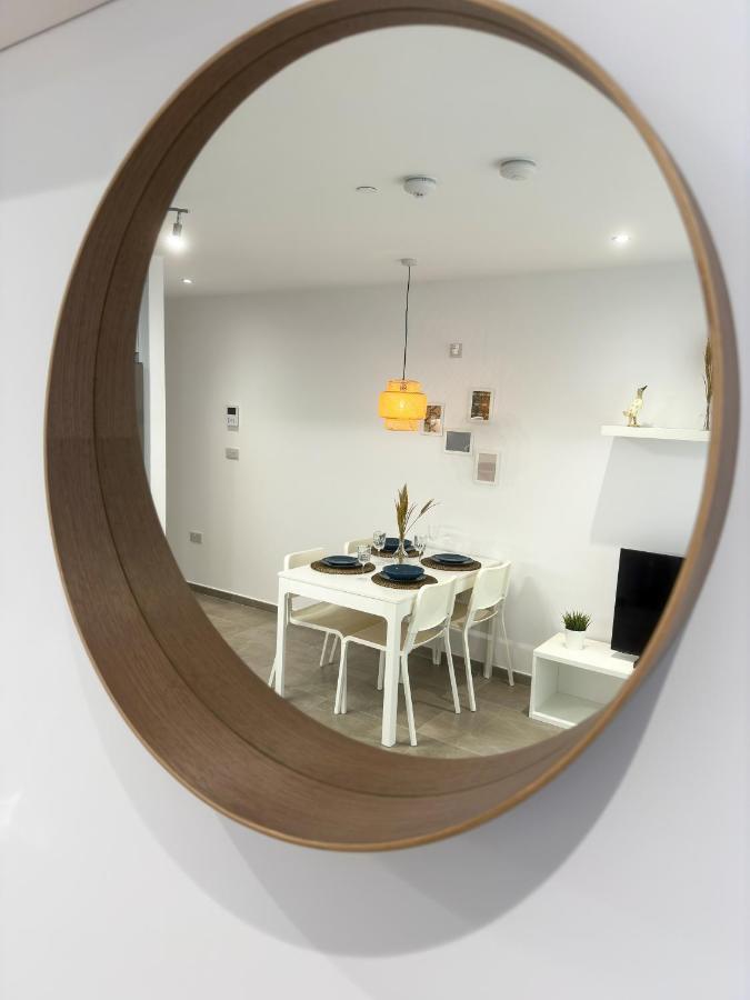 Brand New - Massive Studio - E1 - Self Catering Гибралтар Екстериор снимка