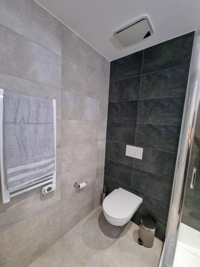 Brand New - Massive Studio - E1 - Self Catering Гибралтар Екстериор снимка