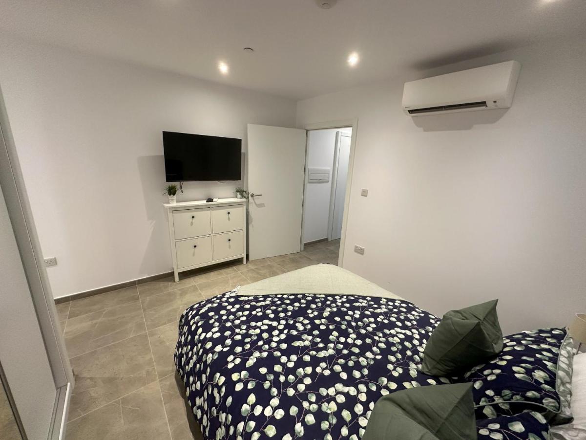 Brand New - Massive Studio - E1 - Self Catering Гибралтар Екстериор снимка