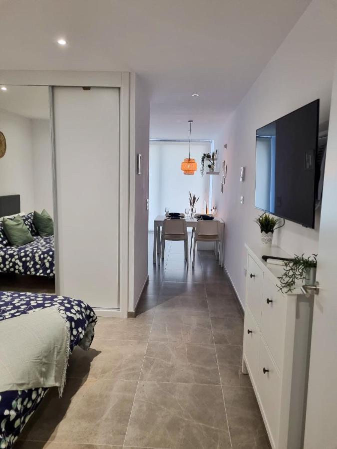 Brand New - Massive Studio - E1 - Self Catering Гибралтар Екстериор снимка