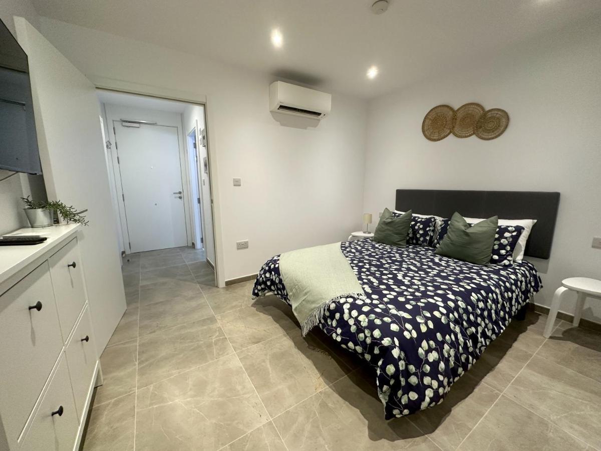 Brand New - Massive Studio - E1 - Self Catering Гибралтар Екстериор снимка