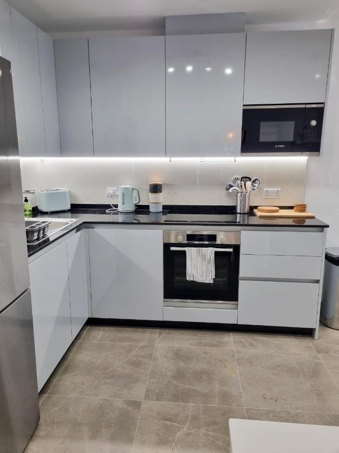 Brand New - Massive Studio - E1 - Self Catering Гибралтар Екстериор снимка