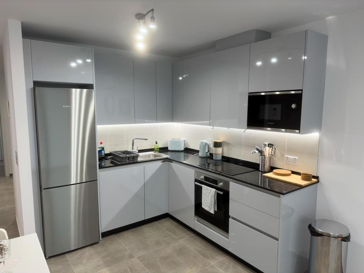 Brand New - Massive Studio - E1 - Self Catering Гибралтар Екстериор снимка